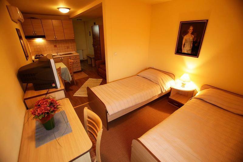 The Movie Resort Aparthotel Tribalj Eksteriør bilde